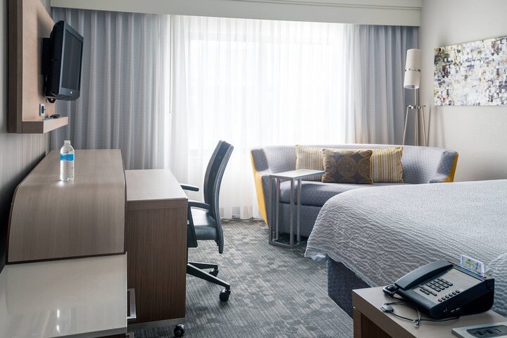 Room 12 of 25