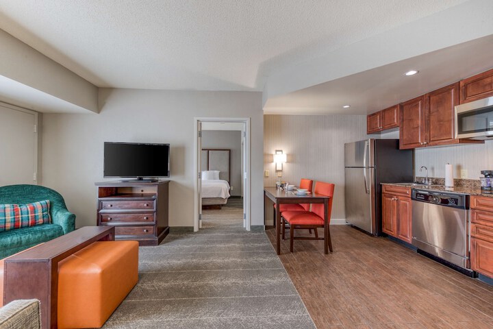 Room 16 of 80