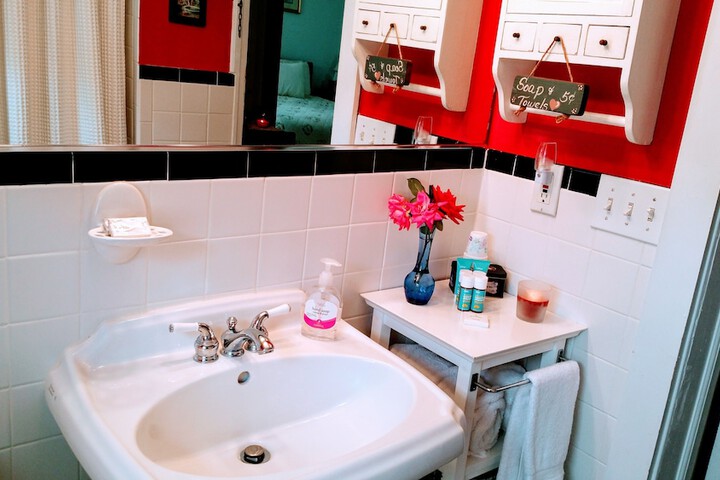 Colonial Beach Plaza Bed & Breakfast