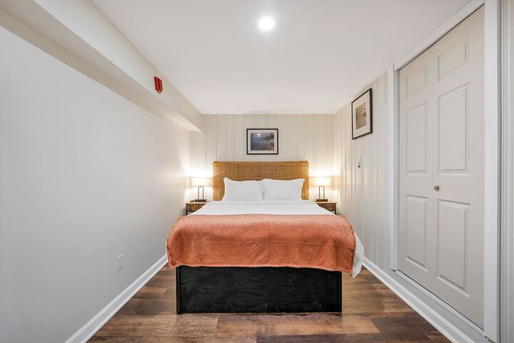 Room 121 of 185