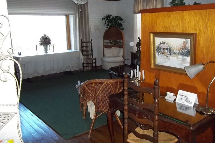THE RIVERS EDGE EXECUTIVE SUITES