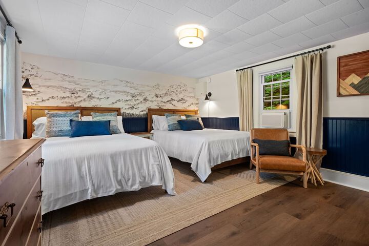 The Aurora Inn & Cottages