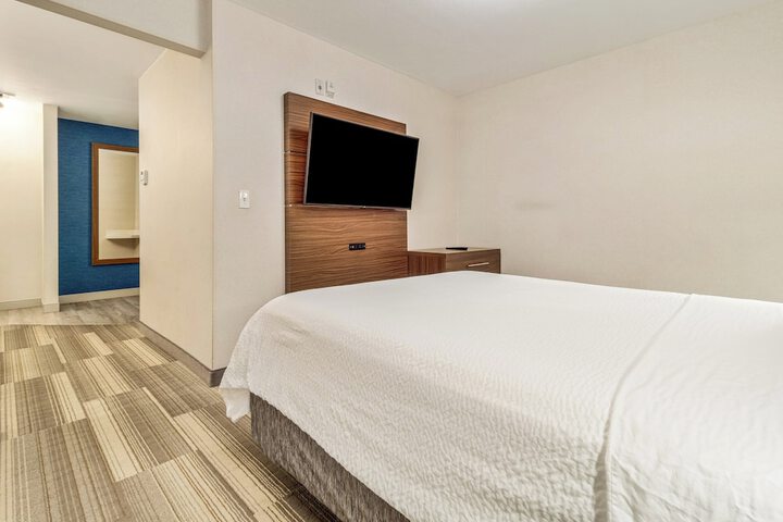 Room 85 of 348