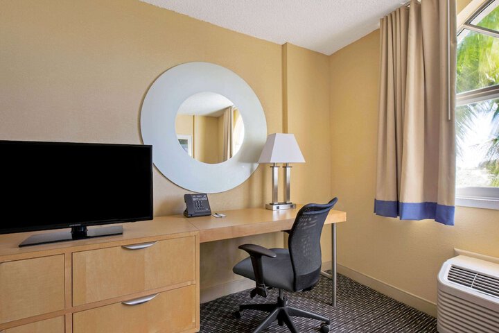 Room 15 of 30