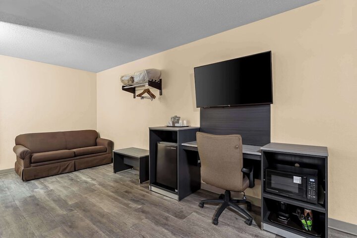Econo Lodge Inn & Suites Santa Rosa