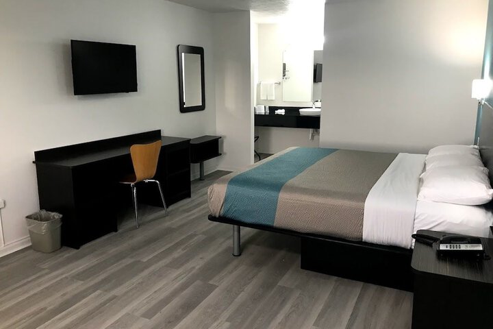 Room 21 of 32