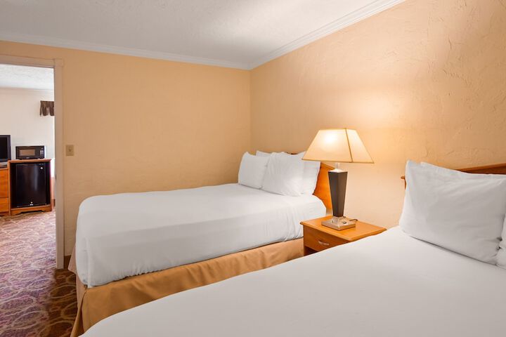 Sturgis Lodge & Suites Travelodge by Wyndham