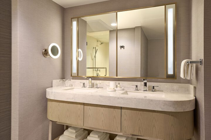 VEA Newport Beach a Marriott Resort & Spa