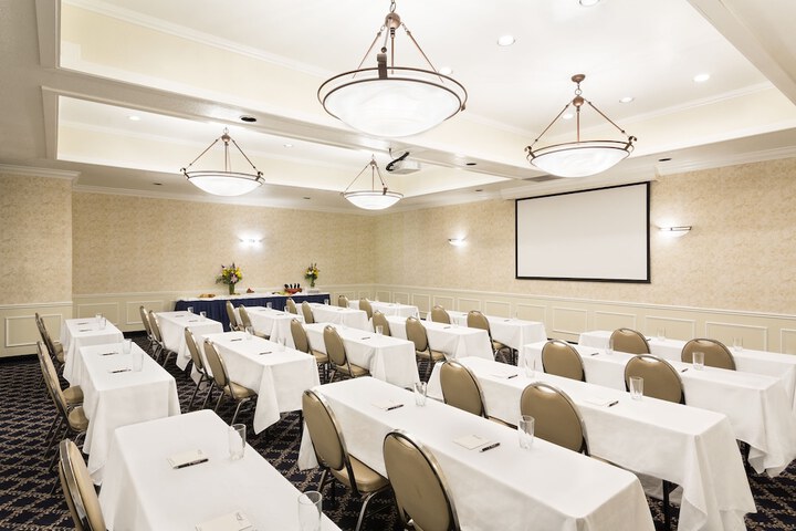 Ballroom/Hall 20 of 37