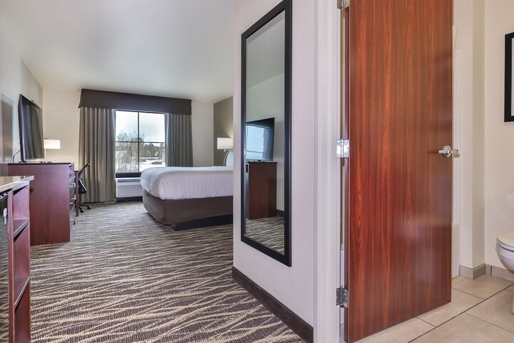 Cobblestone Hotel & Suites - Waukesha / West Milwaukee