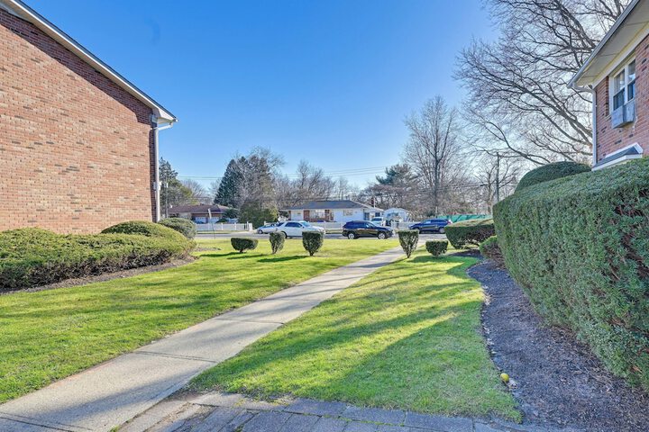 Cozy Bay Shore Condo Near Museums & Outdoor Rec!
