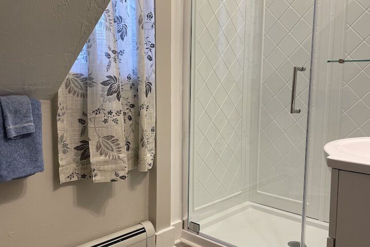 Room 12 of 19
