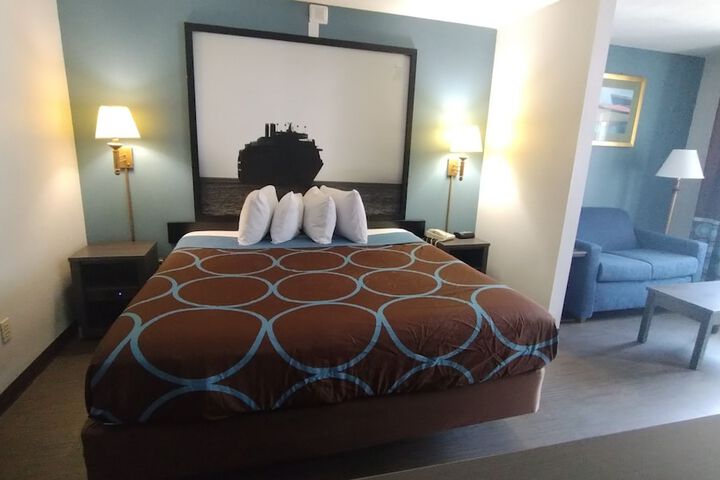 Room 25 of 48