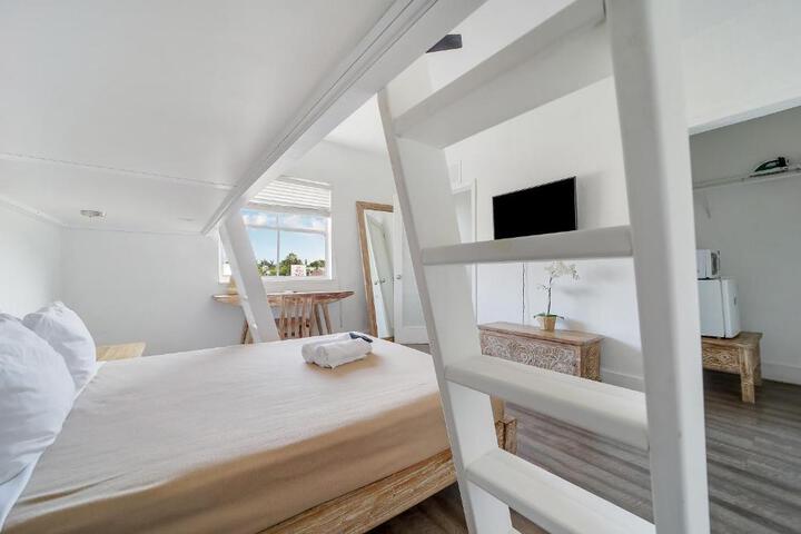 Treehouse Hotel