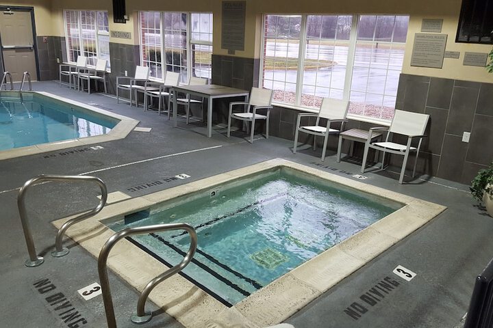 Country Inn & Suites by Radisson Georgetown, KY