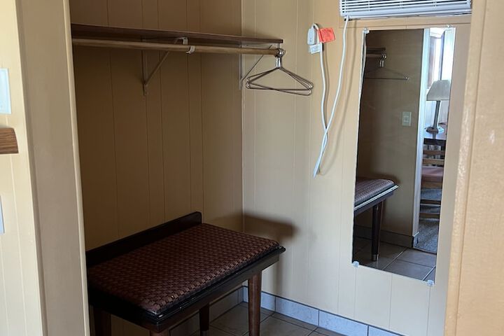 Room 306 of 443
