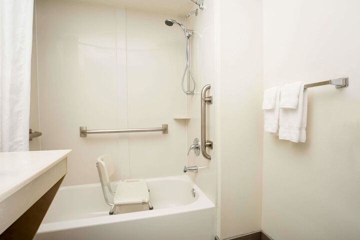 Room 6 of 24