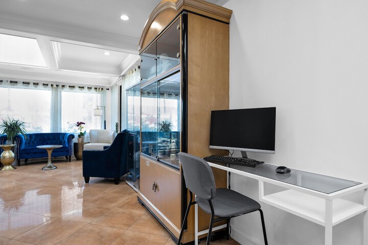 Business Center 68 of 68