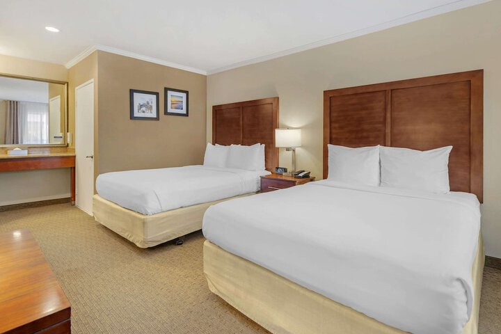 Room 30 of 136