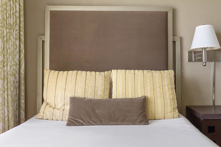 Plantation Hale Suites