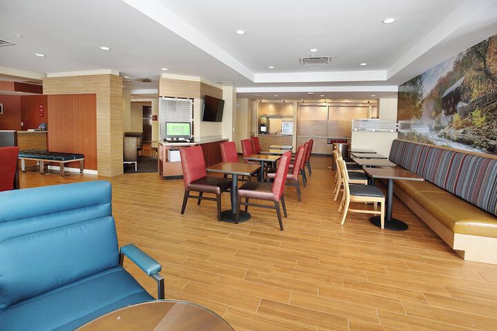 TownePlace Suites Grove City Mercer / Outlets