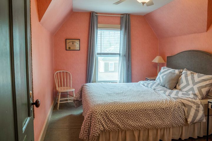 Room 10 of 42