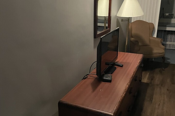 Room 32 of 46