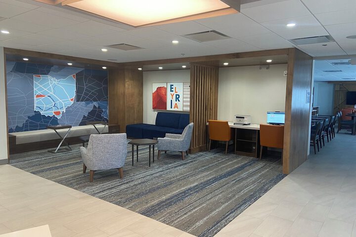 Holiday Inn Express & Suites Elyria by IHG