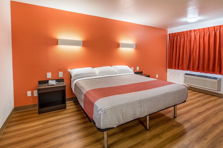 Room 17 of 29