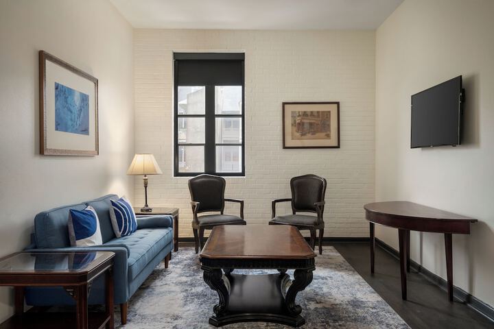 Room 28 of 35