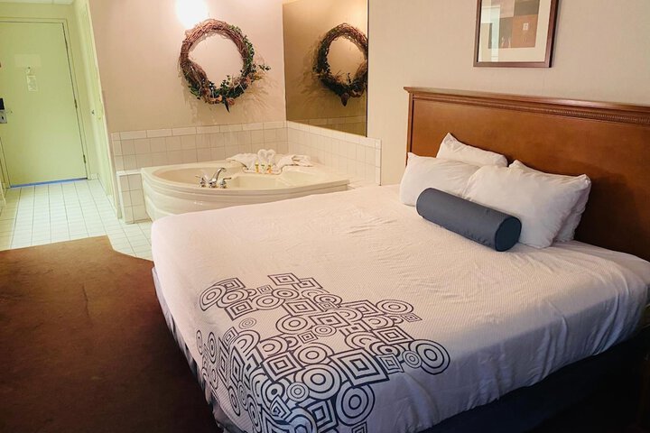 Fleetwood Inn & Suites