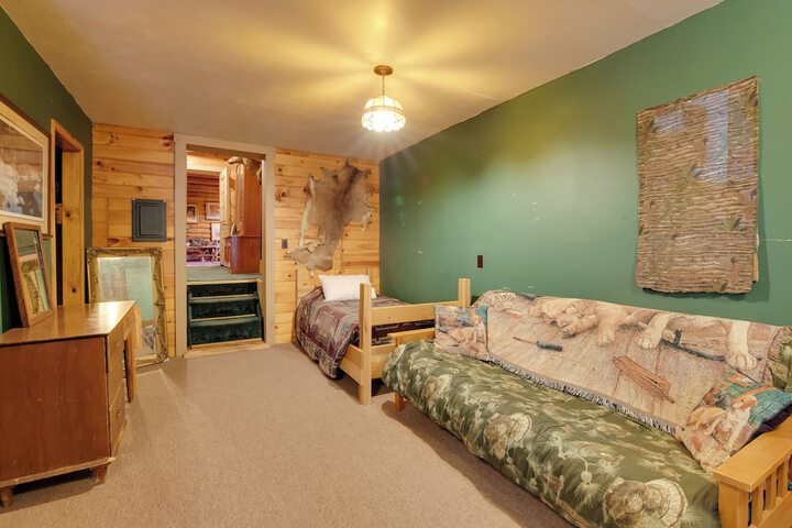 Handcrafted Log Cabin in Candor: Group Getaway!