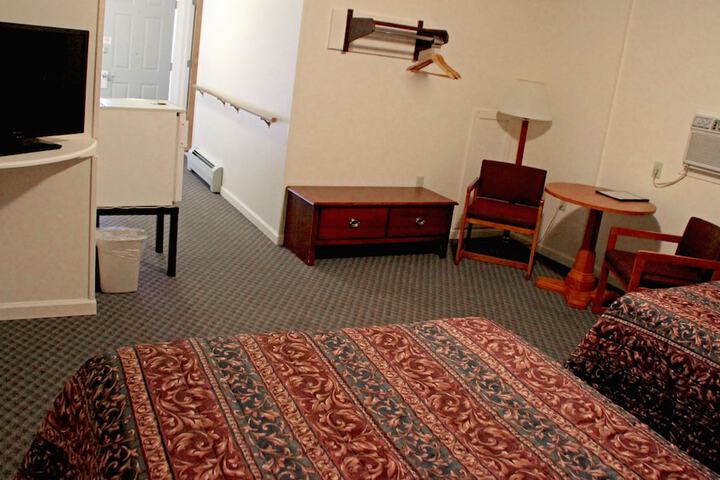 Room 27 of 40