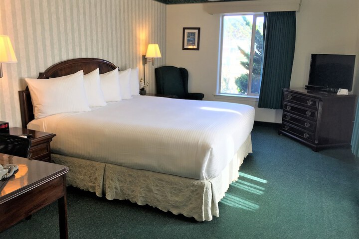 Room 27 of 48