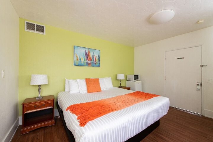 Room 15 of 18