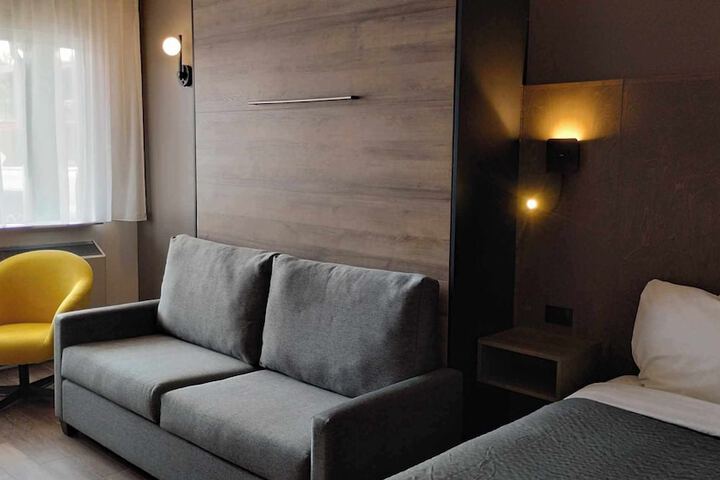 Room 15 of 37
