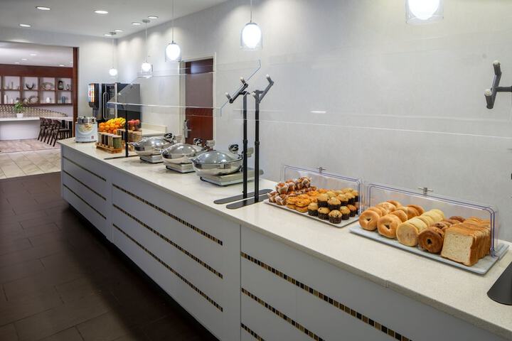 Breakfast/Coffee Service 36 of 42