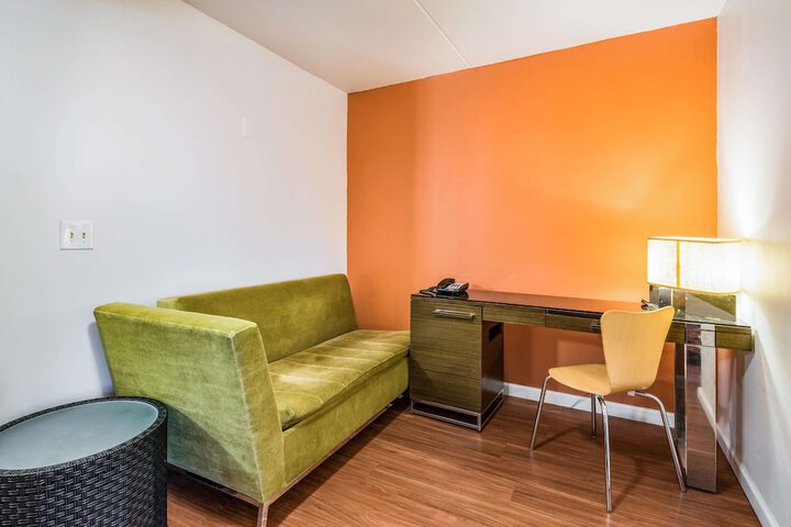 Room 21 of 32