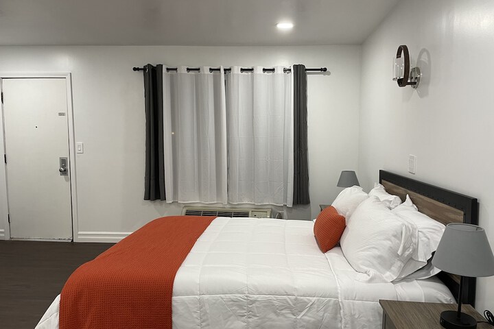 Room 64 of 103