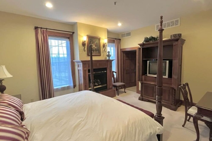 Room 21 of 34