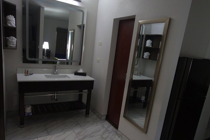 Room 22 of 103