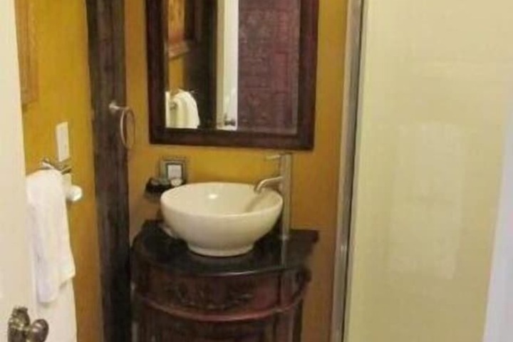 Room 17 of 46