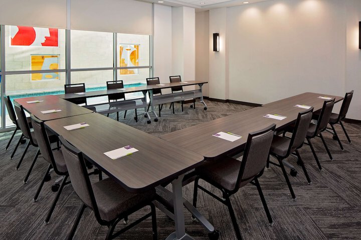 Hyatt Place Glendale / Los Angeles