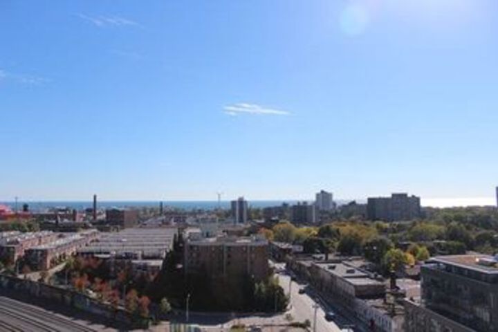 EG Suites - Modern Queen West Condo