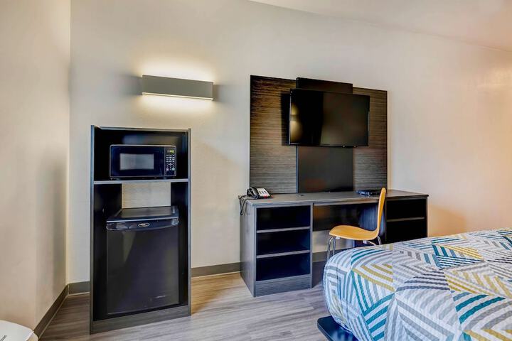 Room 12 of 25