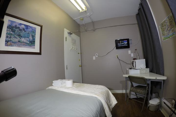 Room 48 of 73