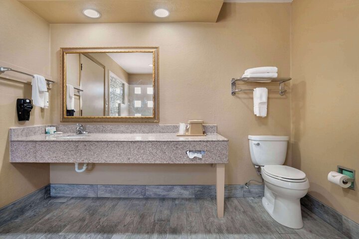 Quality Inn Brookhaven