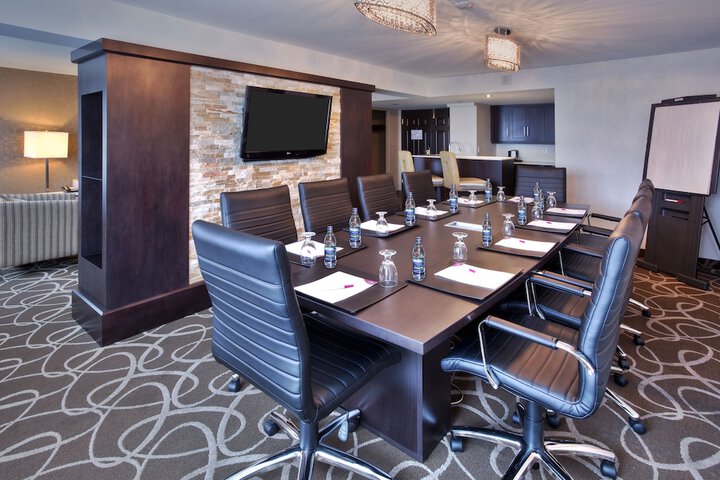 Crowne Plaza Kitchener-Waterloo by IHG