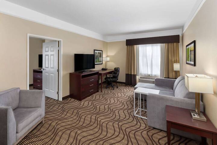 Room 27 of 40