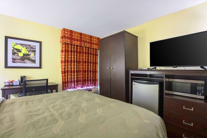 Room 26 of 37